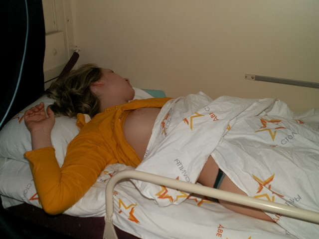 Зачем брать билеты на нижнюю полку в купе, если всё равно её надо уступать?