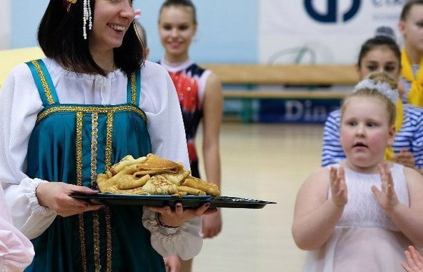 Картинки и гифки с юмором в честь дня малинового варенья