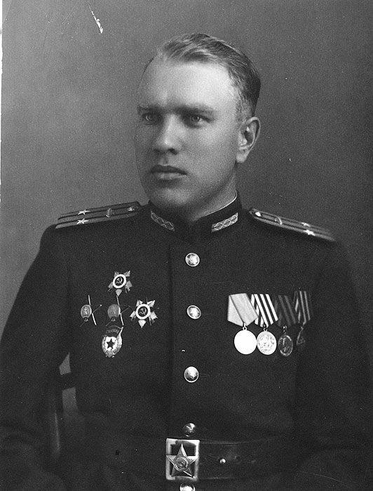 Фотографии советских офицеров   из частных зарубежных коллекций.