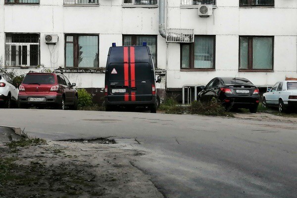 Брянск оцепили вооруженные полицейские из за убийства двоих сотрудников спецсвязи