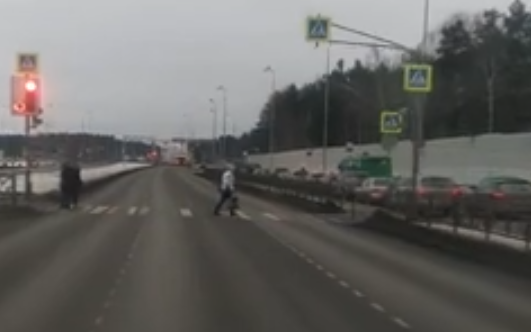 На Урале видео водителя "скорой" набрало миллион просмотров