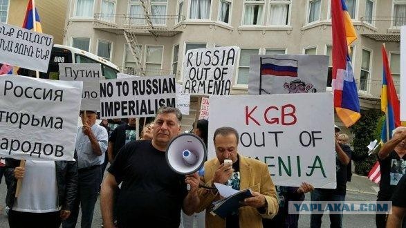 Плотный огонь по мирному городу Степанакерту (Карабах)"Смерчем"