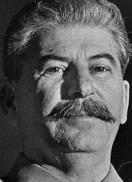Вучич кто дал альянсу право убивать сербов в 1999 году