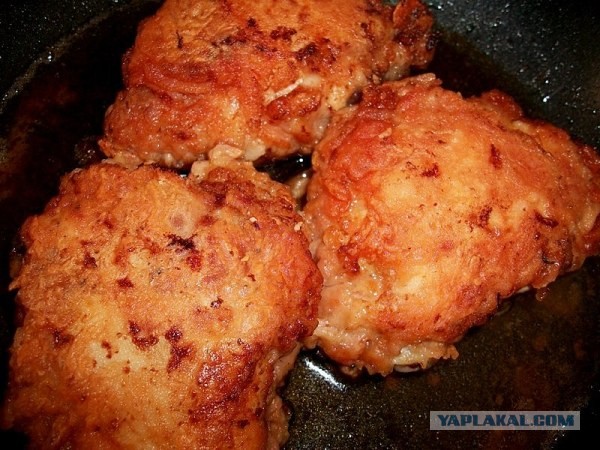 «Ишь грудь выпячила, бёдрами виляет, - Курица!», совместный пост  - Frau Marta и Mitsv