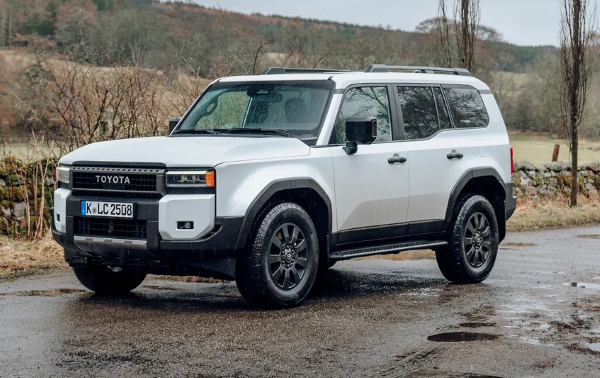 Toyota Motor 21 октября провела мировую премьеру новой модели — внедорожника Land Cruiser FJ по прозвищу «бэби-Круизер»