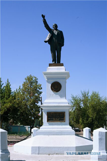 Памятники Ленину