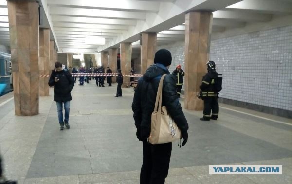 Что-то в метро. "Калужская". Оцепление.