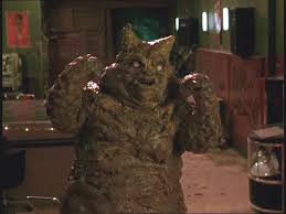 Зловещее существо вылезло из унитаза