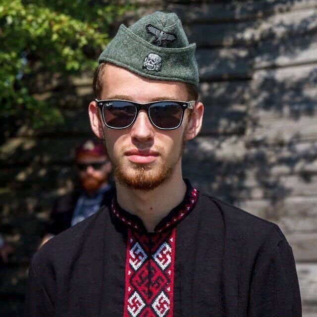 Похоже, все серьёзно. В Ереване десятки людей в военной форме присоединились к протестующим