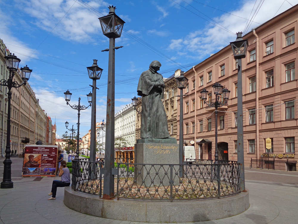 Памятник гоголю в санкт петербурге