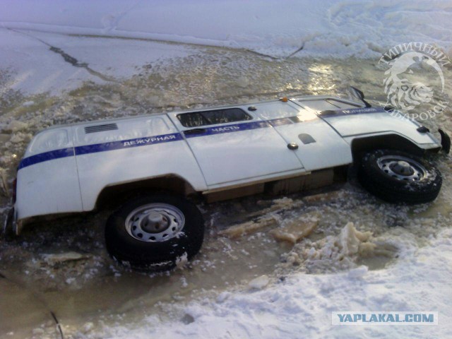 Автобус хиппи заставили ездить на боку: Т2 фаршированный кабриолетом