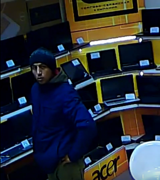 В Екатеринбурге грабители борцовским приемом обезвредили продавца и вынесли ноутбуков более чем на миллион рублей