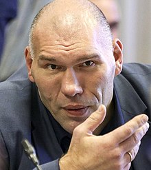 Кличко приехал на инаугурацию Зеленского на велосипеде
