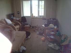Парень прибрался в квартире к приходу девушки