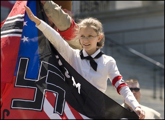 Давайте не будем наивными! Фашизм никуда не делся!