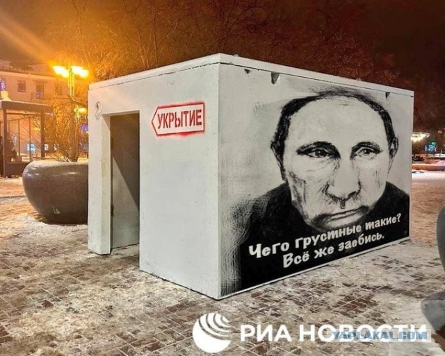 В Феодосии продолжает гореть нефтебаза