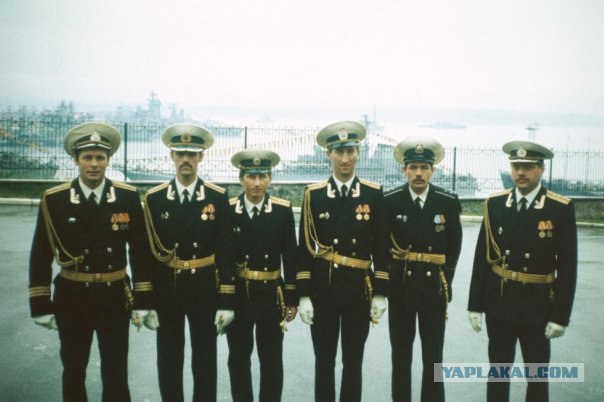 Почему на флотских брюках не было ширинки?!