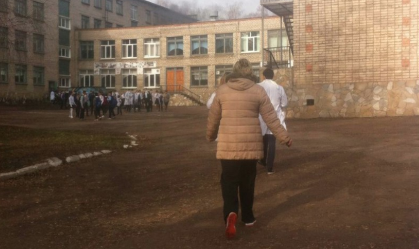 Ученик напал на школу в городе Стерлитамак