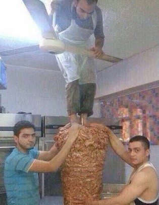 Ну чо ребзя, по шавухе?