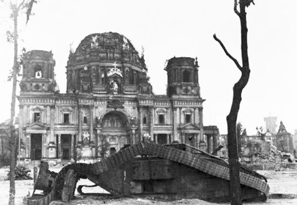 1945 год в 84 фотографиях