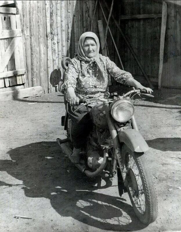 Мотоциклы в деревне