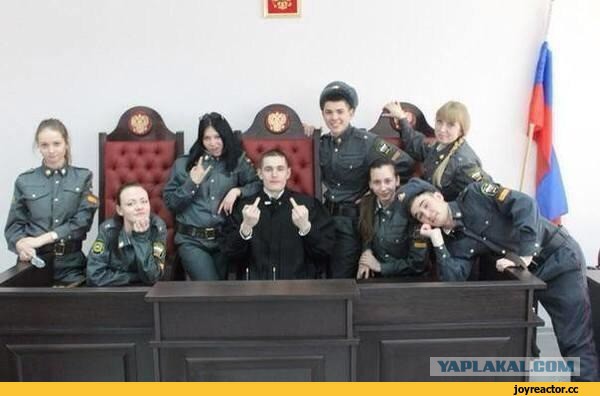 В Белгородском институте МВД заявили о восстановлении отчисленной из-за "собачьей будки" студентки