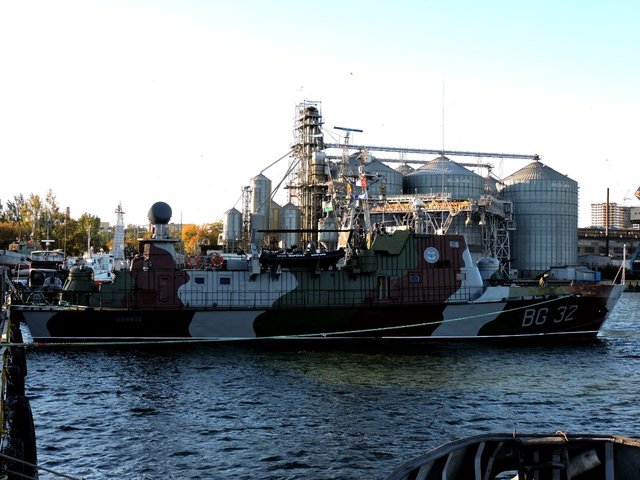 "Рубка из контейнеров": "мощнейший" украинский корабль стал объектом насмешек.