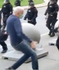 В Баффало (США) 57 офицеров полиции подали в отставку в знак протеста против отстранения их двух коллег