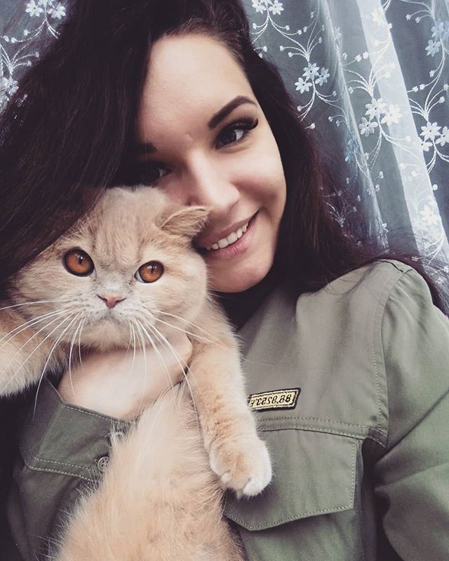 Девушки со своими кисками