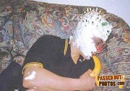 У нас было три бутылки водки и пачка фломастеров