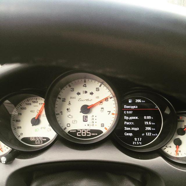 Очередной водитятел намерено не пропускал "скорую"