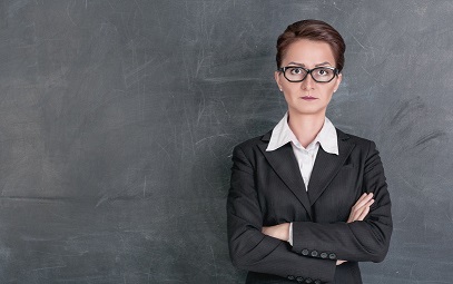 Фамилию скажи мне свою