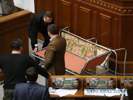 Под депутатом от ЛДПР провалилось кресло в Госдуме