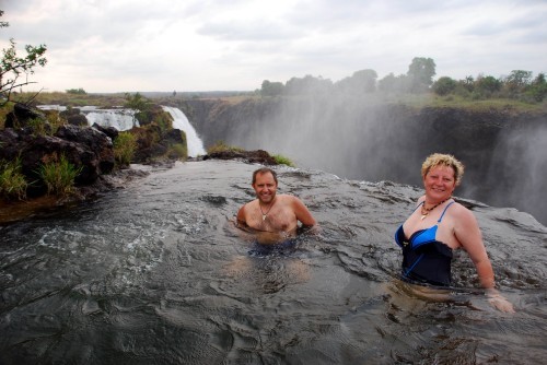 Развлечения с водопадом (10 фото)