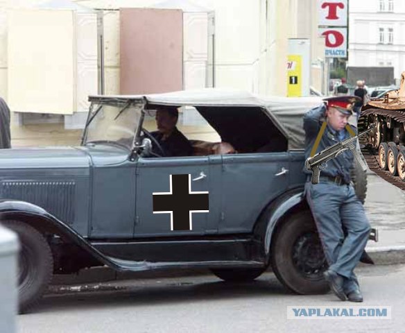 Задумчивый милиционер и его машина