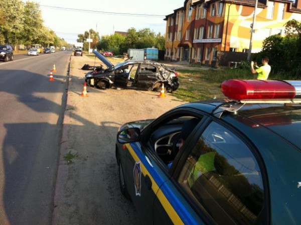 В Киеве пьяные автослесари уничтожили машину клиен