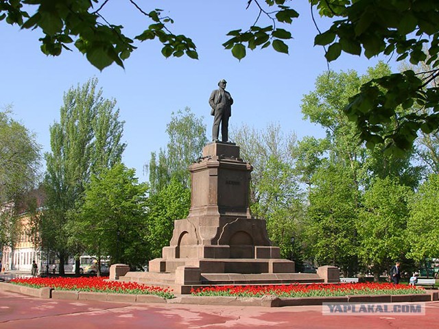 Памятники Ленину