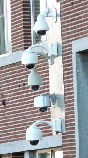 Большой брат не у дел