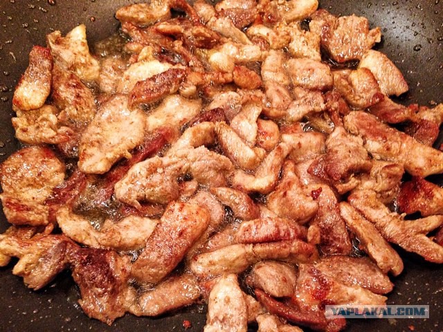 Лапша удон со свининой и кальмарами