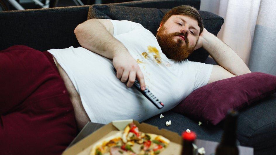 Минздрав объяснил, какой размер живота у мужчин считается опасным ожирением — это больше 94 сантиметра в талии