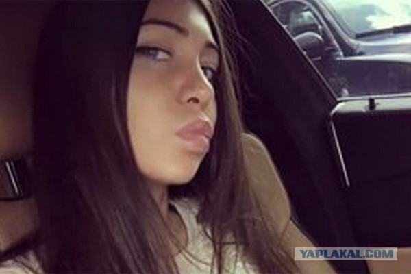 Водитель "порше" перекрыл проезд скорой с лежачим больным во дворе Петербурга