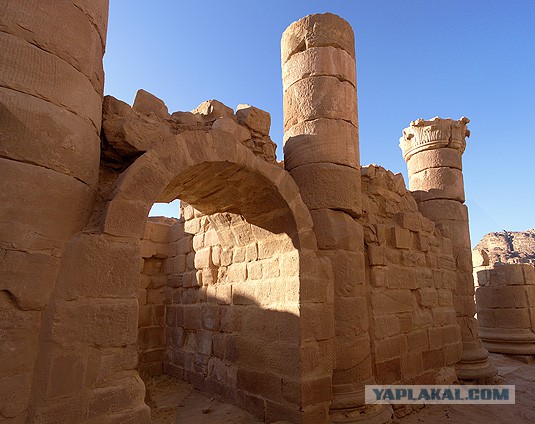 Иордания. Петра. Эль-Хазне. Новодел после приличного потопа