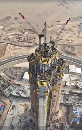 Видео с полетом вокруг строящейся Jeddah Tower  высотой 1 км в Джидде