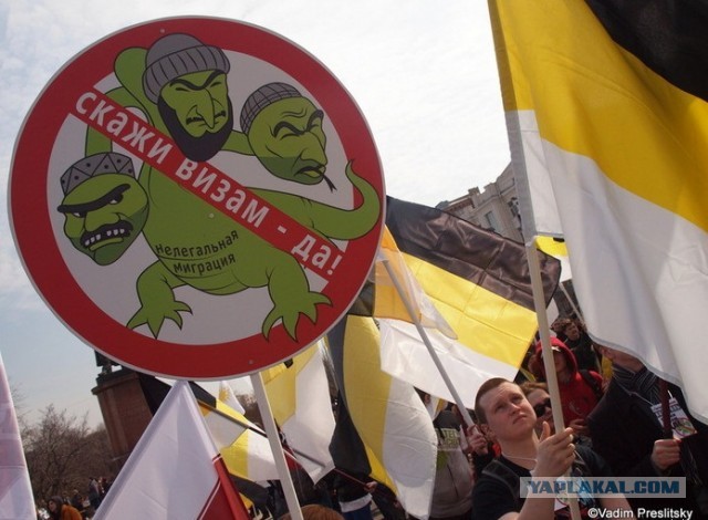 В метро Петербурга к женщинам пристают азиаты