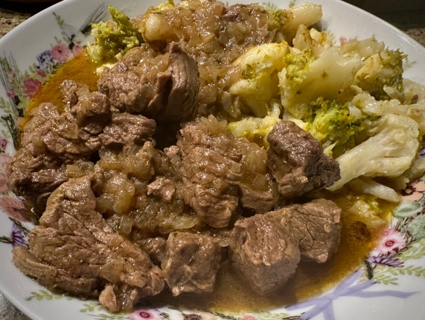 Говядина тушёная и … брокколи с цветной капустой