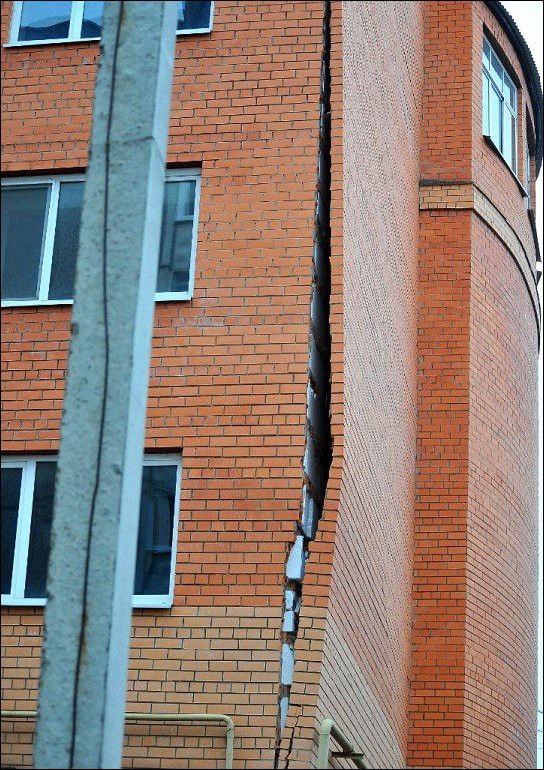 Уважаемый, у вас ус отклеился!