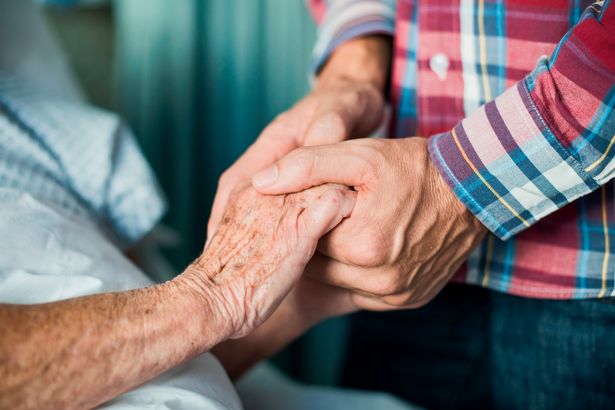 Пенсионеры прожившие вместе 65, одновременно ушли из жизни