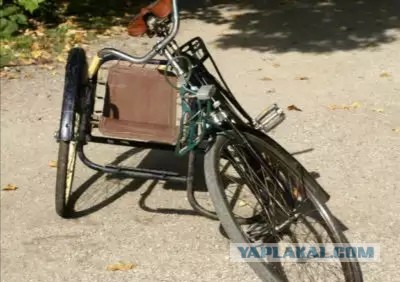 Заводской велосипед с коляской