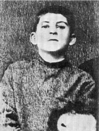 Владимиp Выcоцкий с дрyгом, 1947г.
