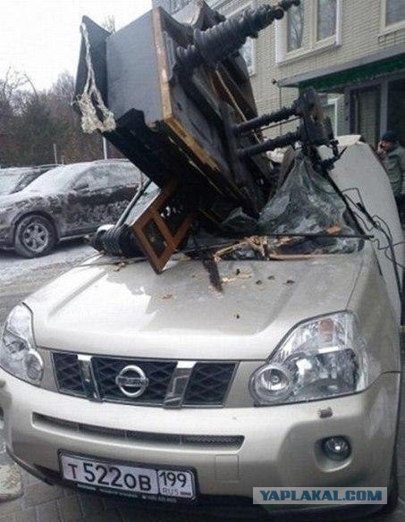 Получи дверкой по стеклу!
